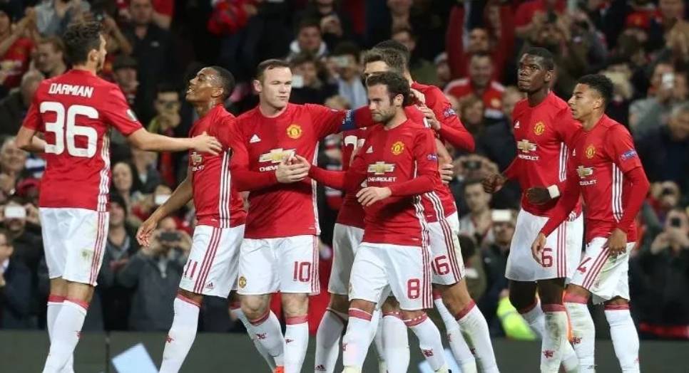 赛地聚焦——意大利杯赛前热度飙升；曼联强势反弹；更衣室稳定；心理建设被强调的简单介绍