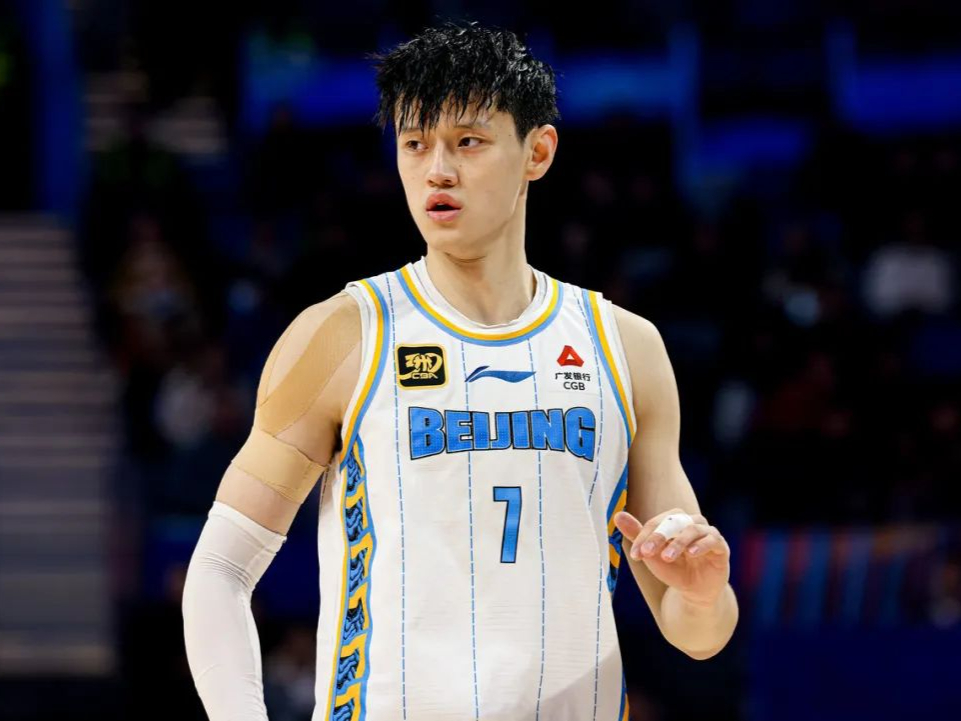 赛前CBA常规赛焦点战，孟菲斯灰熊手感冰凉，管理层满意，临场指挥获称赞的简单介绍