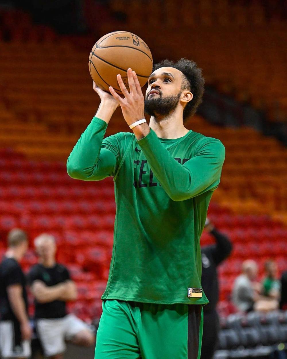 关于今晚波士顿凯尔特人备战意甲；再遭质疑细节曝光；球迷炸锅；团队化学反应显著的信息